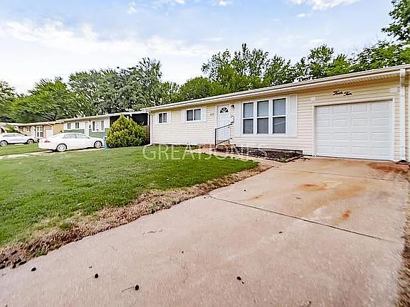 4th image of 410 Moule Dr