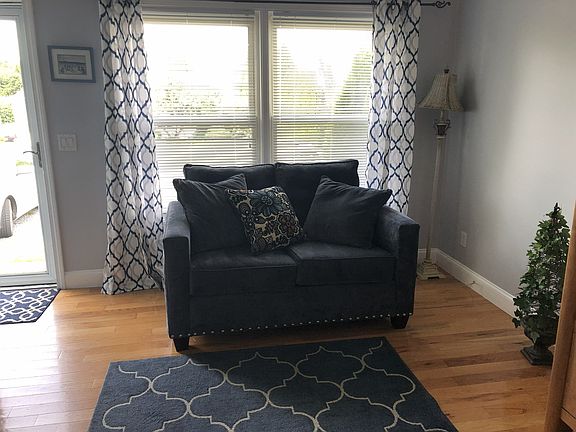 5th image of 29 Stratford Ave