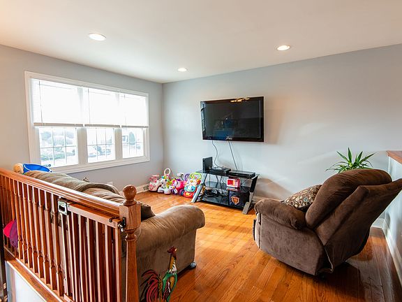 4th image of 7638 Nottingham Dr