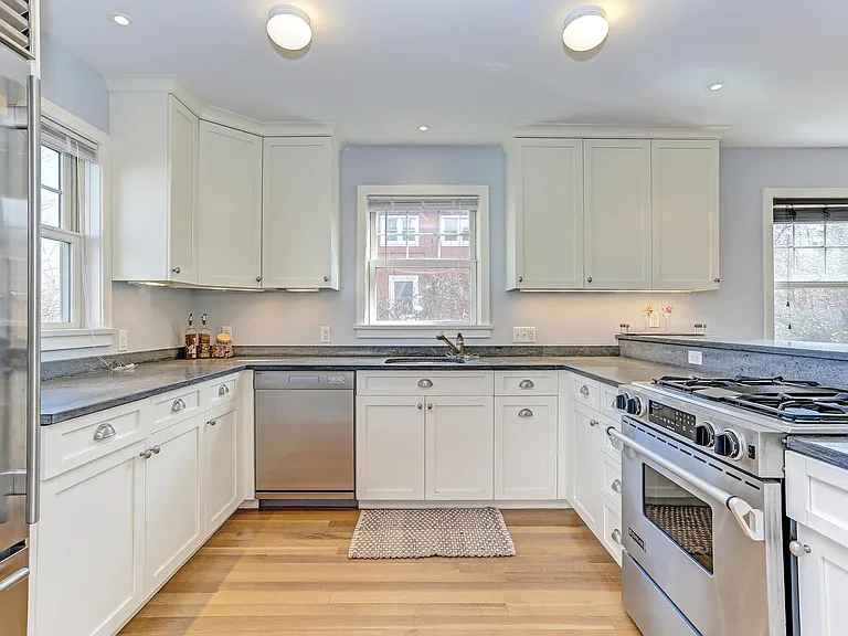 12 Davenport Ave #2 — Photo 2