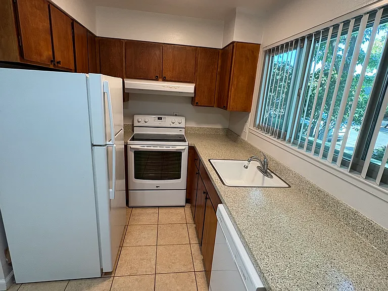 2722 O St #D — Photo 7