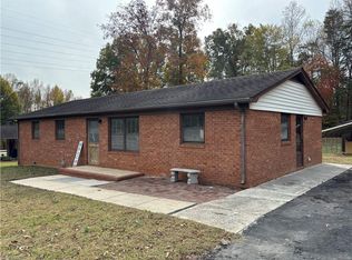 3598 Robindale Dr, Winston Salem, NC 27107