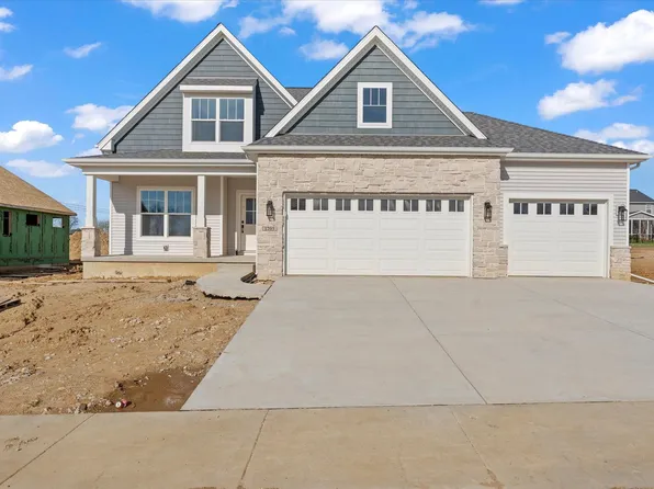 1205 Willowgrove Ln, Mahomet, IL 61853