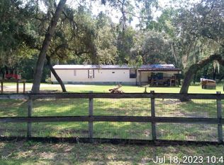132 Woodland Ln, Hawthorne, FL 32640