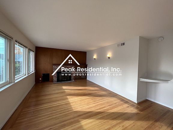 3rd image of 2025 Daphne Ave