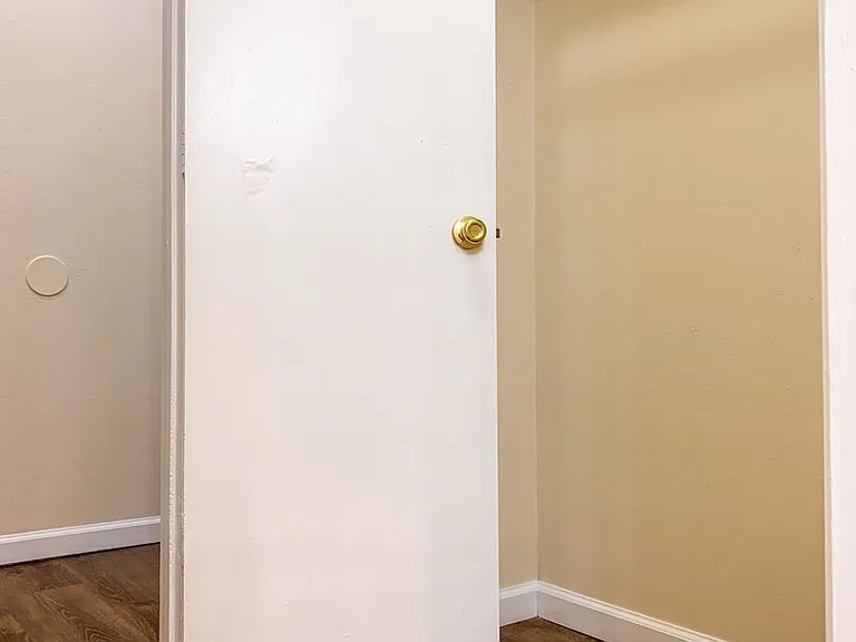 MOVE IN SPECIAL Studios @ $749.00 — Photo 34