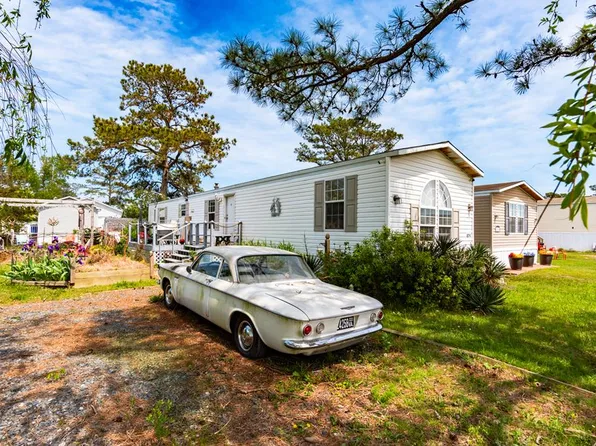 8257 Sea Gull Dr, Chincoteague Island, VA 23336