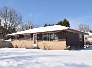 1525 Scott Rd, Port Washington, WI 53074