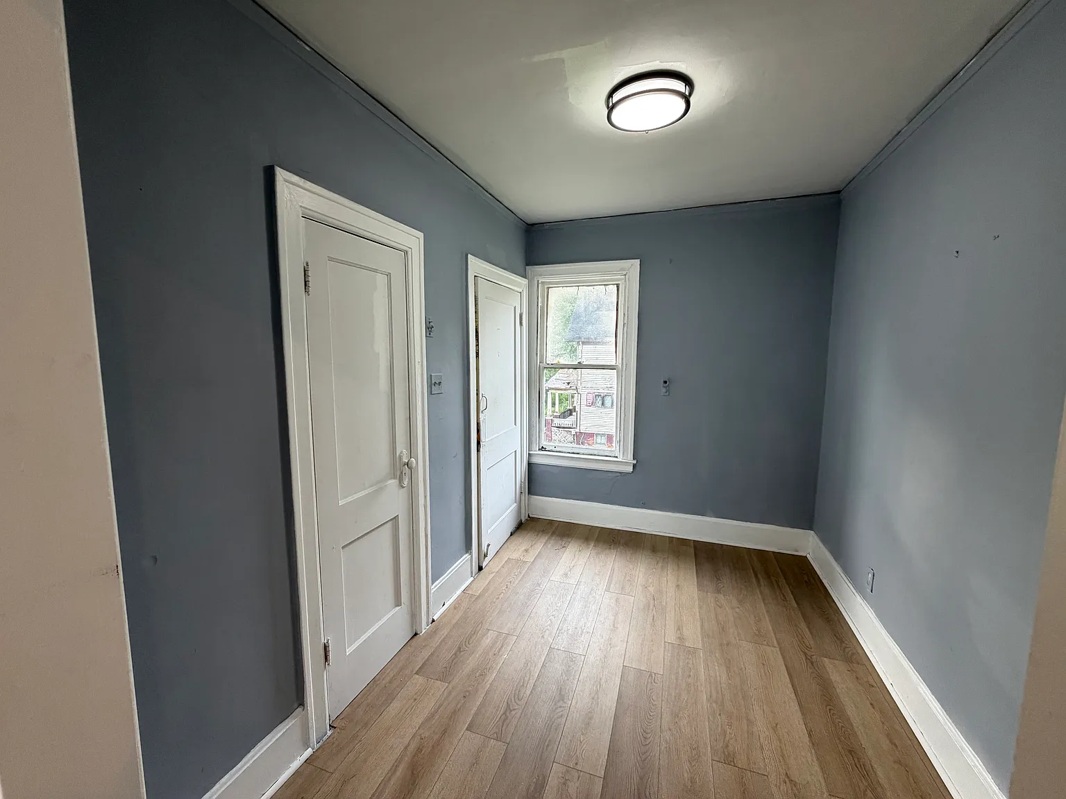 3 bed, 2566 sqft, $1,350 — Photo 2