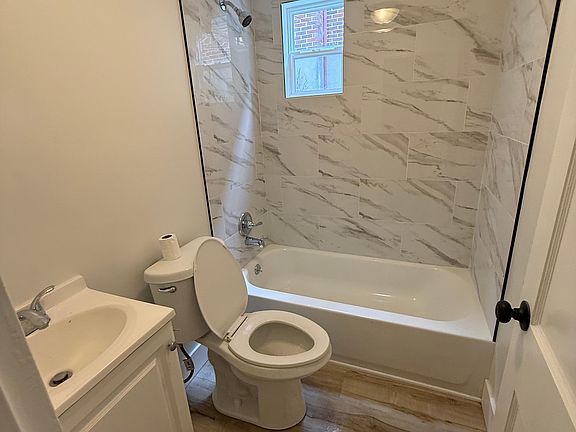5th image of 829 Riverview Ter #5