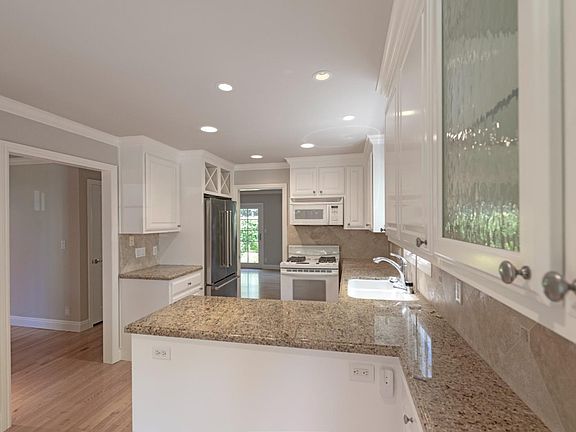 3rd image of 714 University Dr