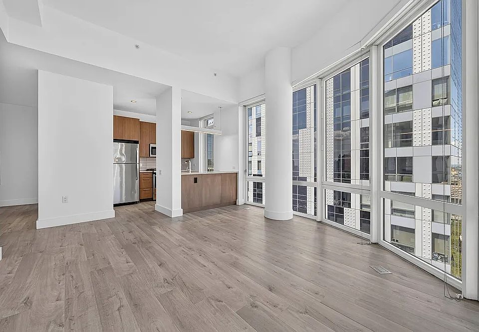 1st image of 86 Fleet Pl APT 27R