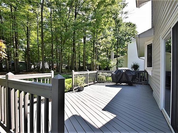 4th image of 24834 Rockledge Ln