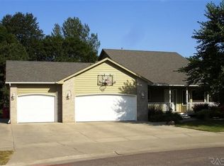4313 E 22nd St, Sioux Falls, SD 57103