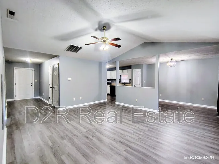 1095 Taurus Ln — Photo 4