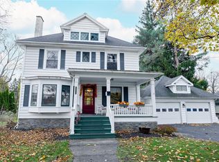 26 Elm St, Le Roy, NY 14482