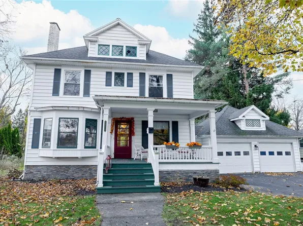 26 Elm St, Le Roy, NY 14482