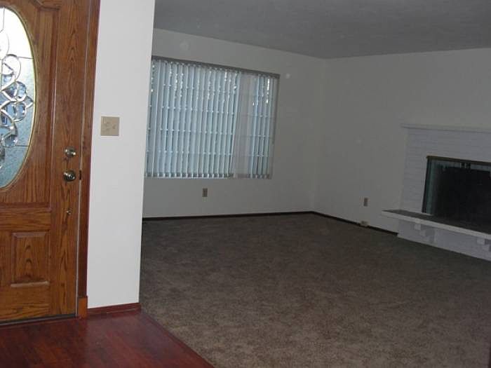Entry, livingroom