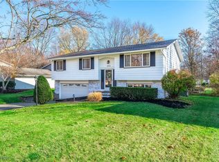 6901 Chadbourne Dr, North Olmsted, OH