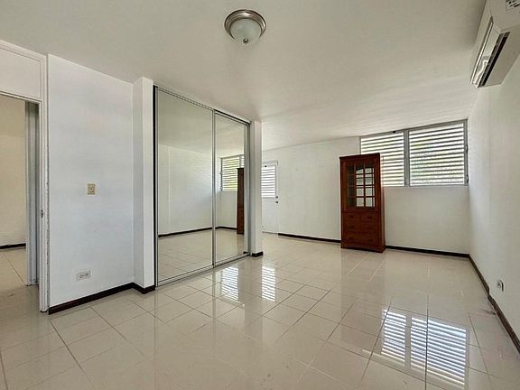 2nd image of Mar Coral Urb Villamar Calle 5 H E 183 #Blq