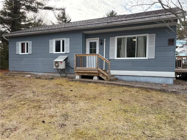 28 Maple Cres, Westfield, NB E5K 3W1