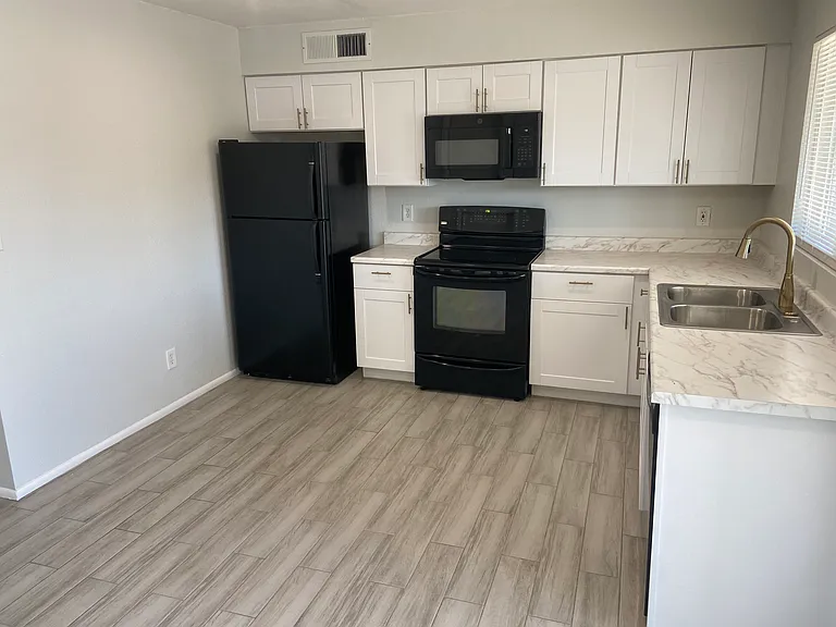 3213 W Michigan Ave — Photo 6