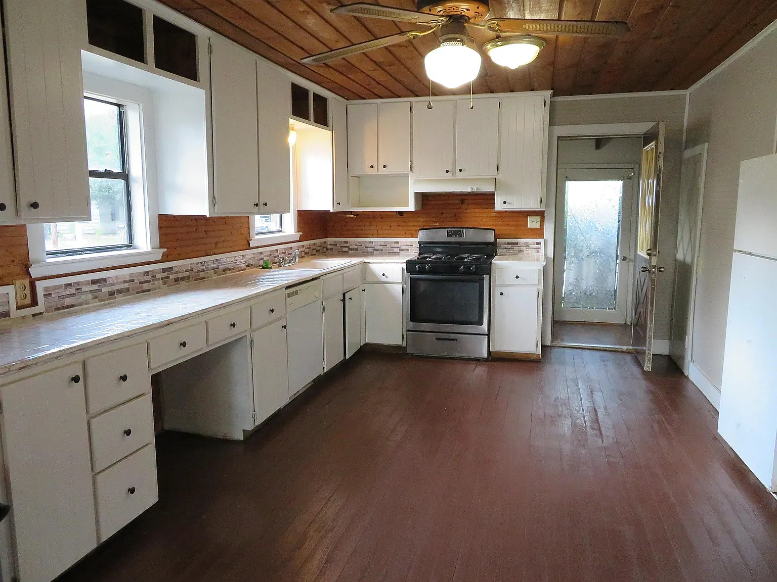 4 bed, 1168 sqft, $1,700 — Photo 4