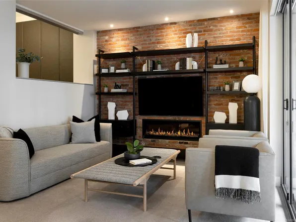 425 Lampson St #103, Esquimalt, BC V9A 5Y6