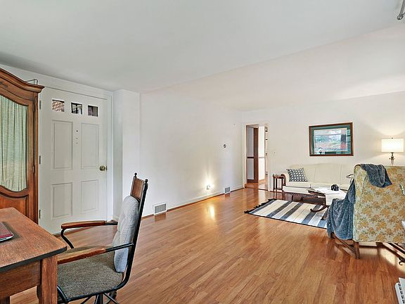 5th image of 2300 Thornwood Ave