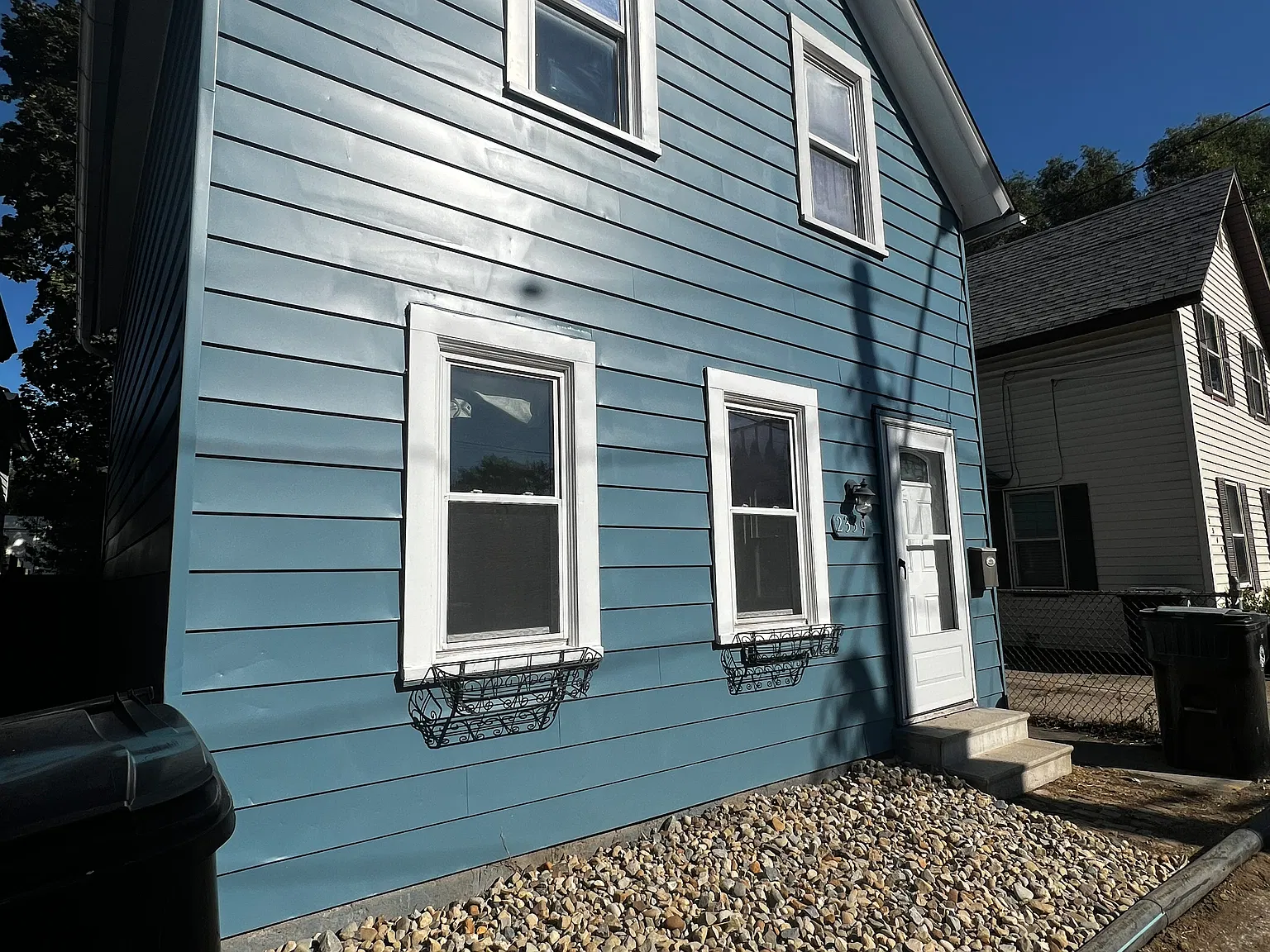 3 bed, 1100 sqft, $1,950 — Photo 3