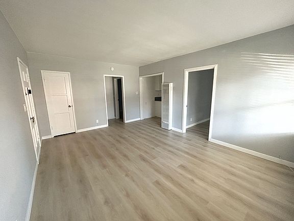 3rd image of 627 Linden Ave APT 1