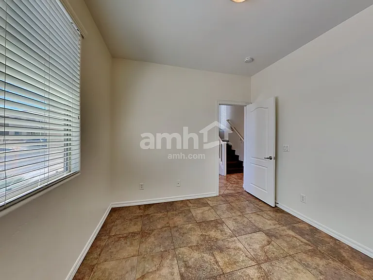 14584 W Maui Ln — Photo 13