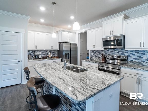 4th image of 9908 Lakeview Dr
