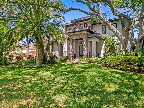 4905 W Spring Lake Dr, Tampa, FL 33629