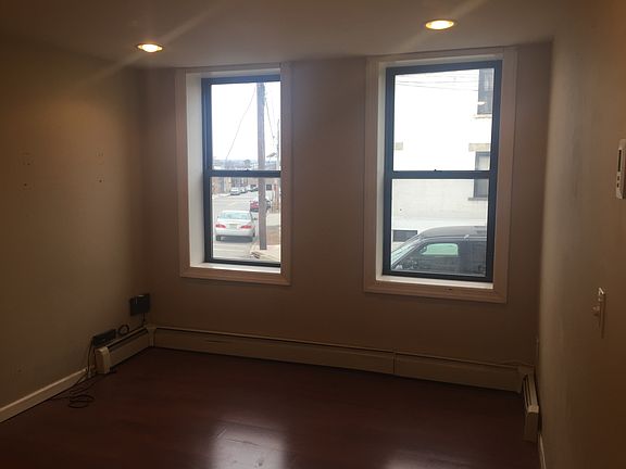3rd image of 180 Lincoln Pl