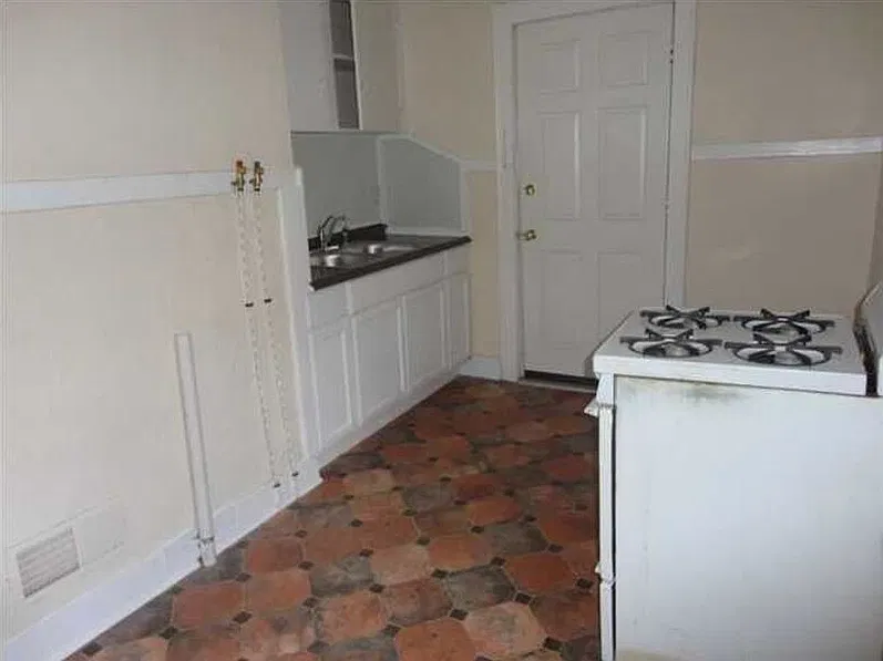 2 bed, 1.0 bath, 900 sqft, $1,350 — Photo 2