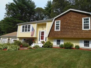 1002 Lincolnshire Dr, North Attleboro, MA 02760