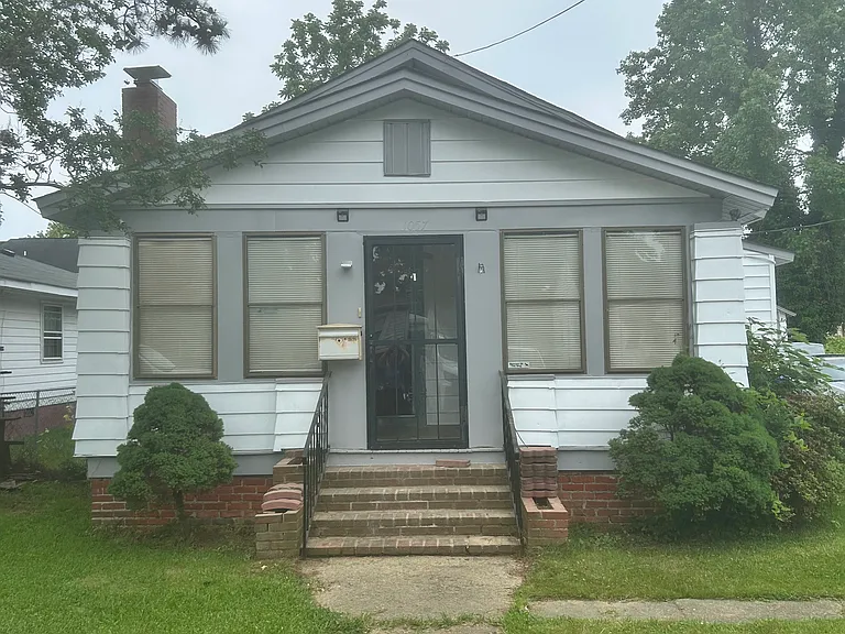 1057 Green St — Photo 1