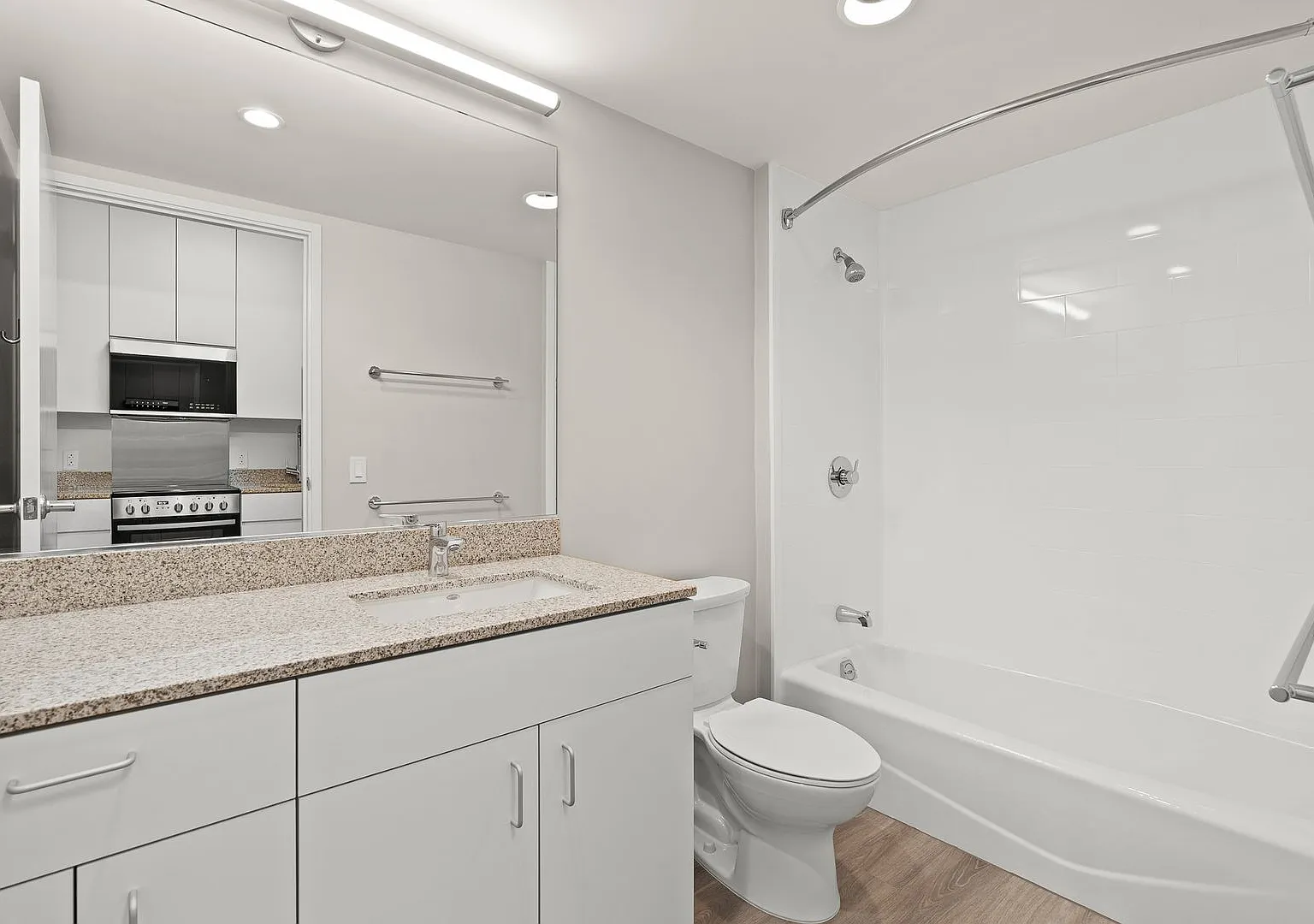 Modern Studio at The Flats at Sky Ala Moana East — Photo 3