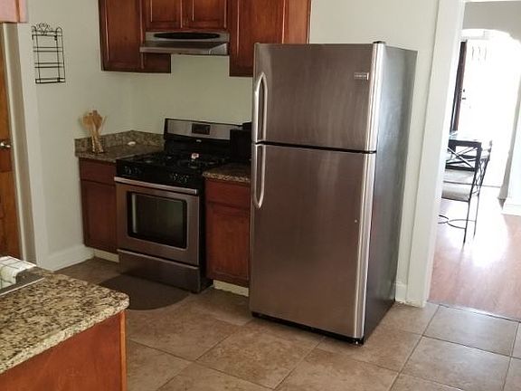 3rd image of 8437 Apricot St