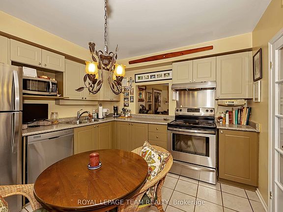 4th image of 28 Monterey Dr