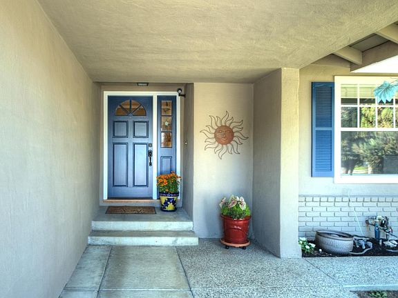 3rd image of 404 Avenida Abetos