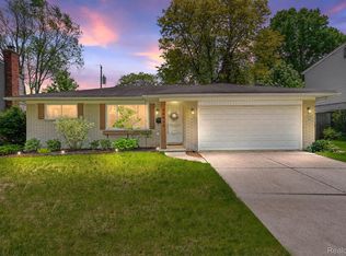 34833 Grove Dr, Livonia, MI 48154