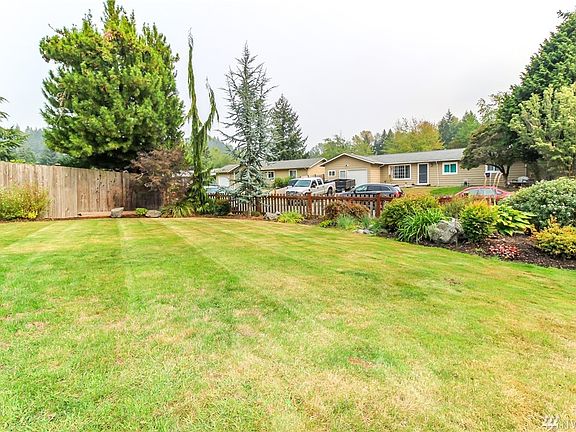 Take time to stroll around the front yard, beautiful landscaping with an automatic sprinkler system. This street dead ends into Game Farm Park so very little thru traffic.