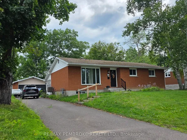 32 Park Dr, Petawawa, ON K8H 2E1