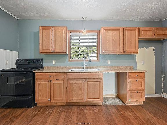 5th image of 1411 Broadmoor Dr