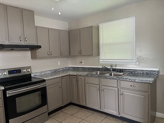 3rd image of 1023 Farragut Ave