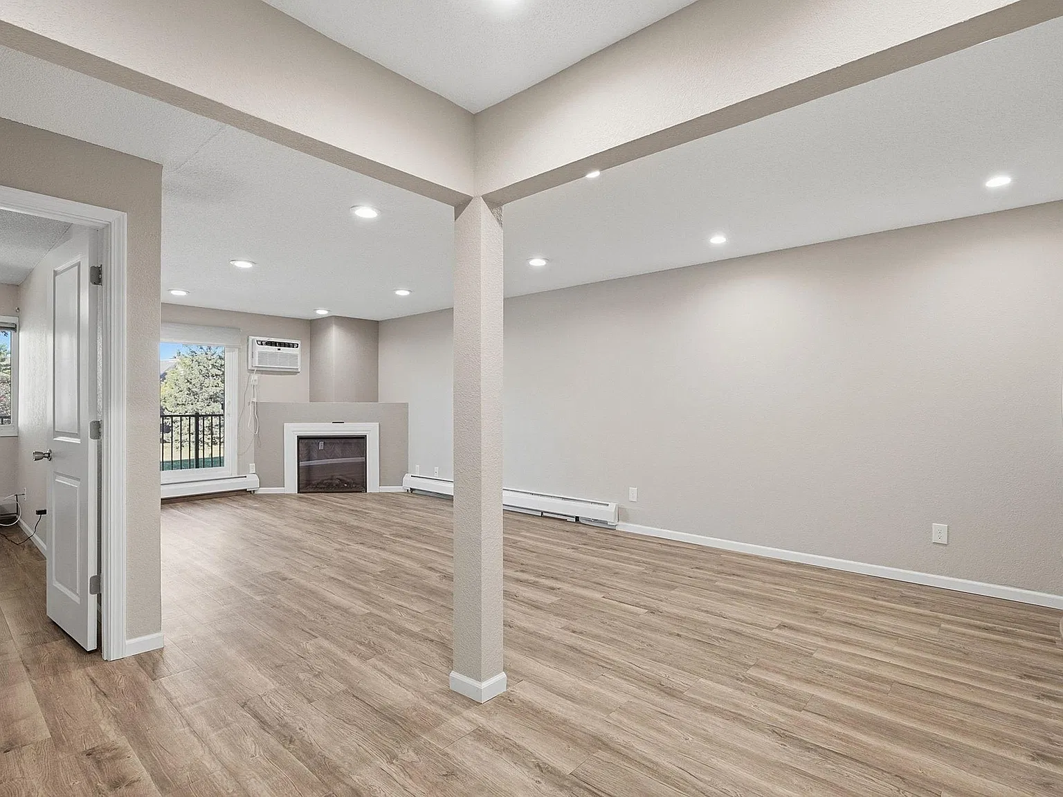 2 bed, 922 sqft, $1,600 — Photo 3