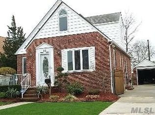 86 Nugent St, New Hyde Park, NY 11040