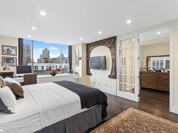 5th image of 308 E 72nd St APT 18A